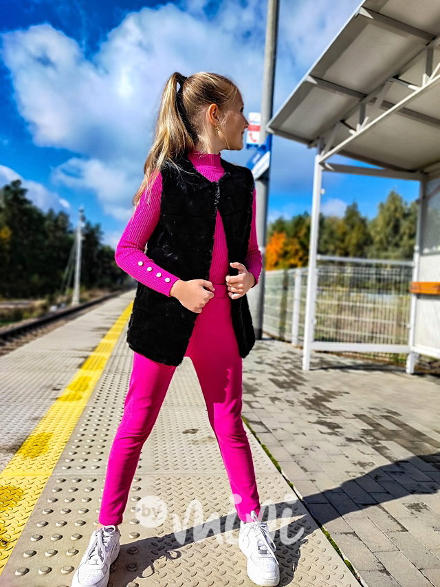 Chlupatá černá vesta