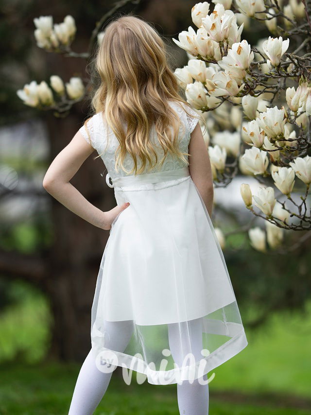 Bílé sváteční šaty