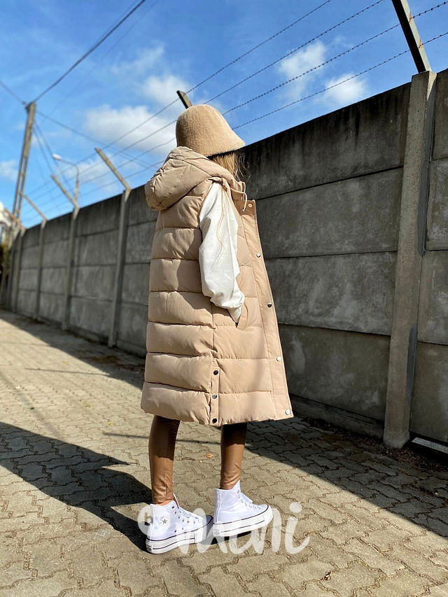 Long béžová vesta s kožíškem uvnitř