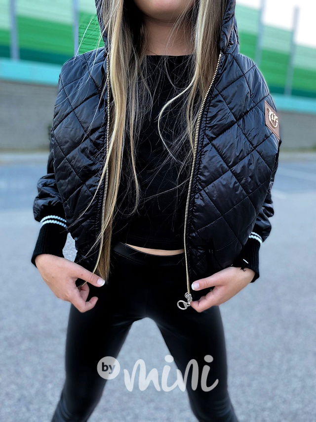 Černá prošívaná bunda s náplety