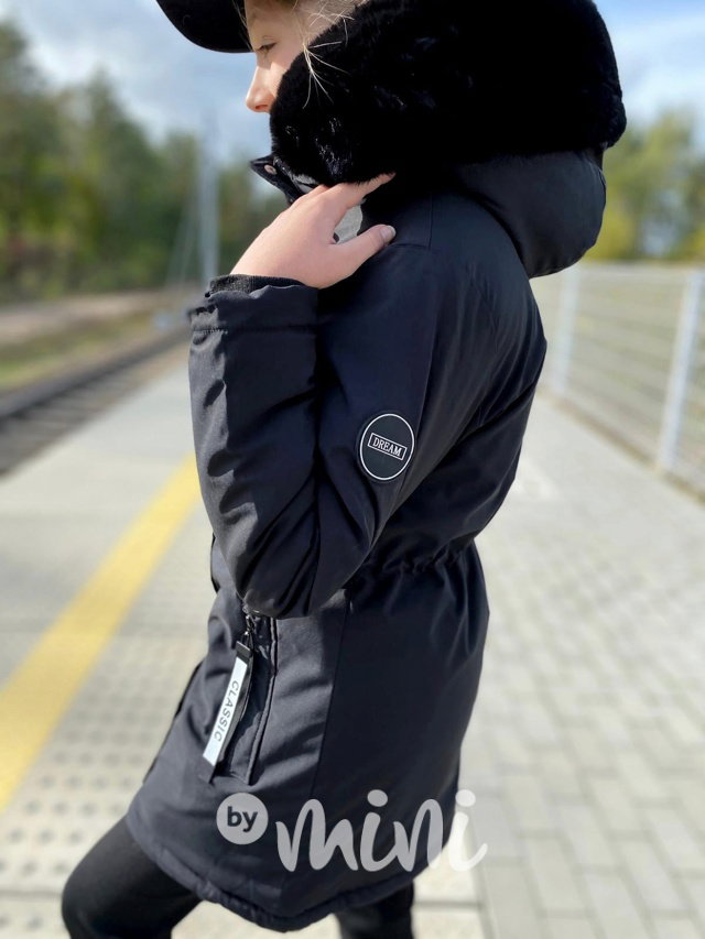 Sporty černá zimní parka