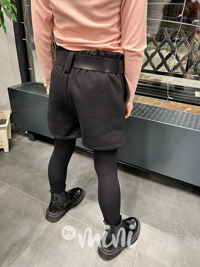 Teplé kraťasy s páskem černé
