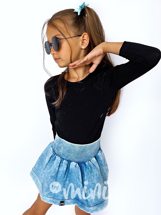 Černá blůzka s otevřenými zády a řasením