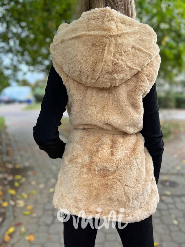 Chlupatá hoodie vesta s páskem beige