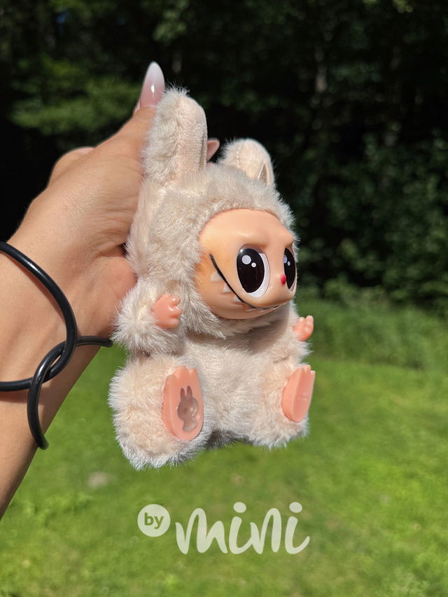 Labubu plyšák MYSTERY BOX sedící