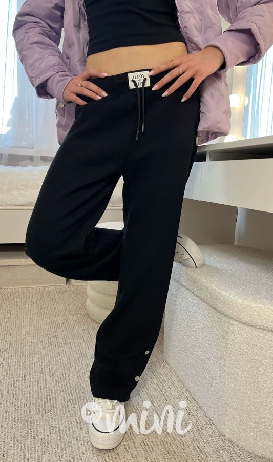 Zateplené volné tepláky se cvoky black