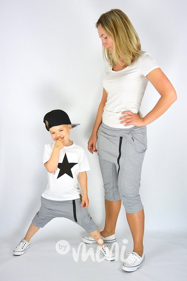 Stříbrošedé baggy shorts