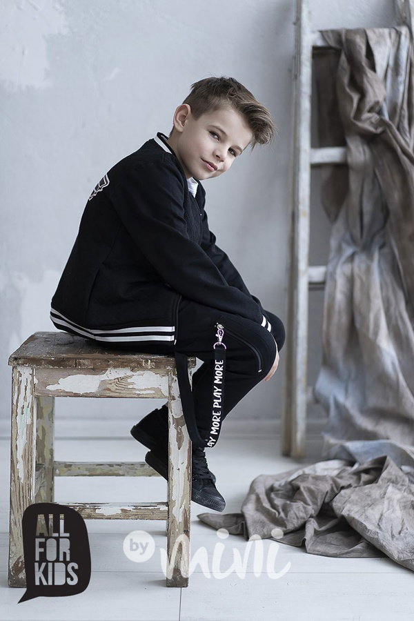 Černé tepláčky s karabinkou