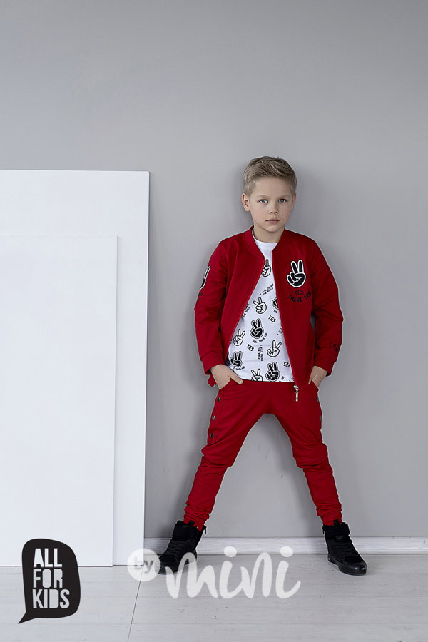 Red pants se cvočky