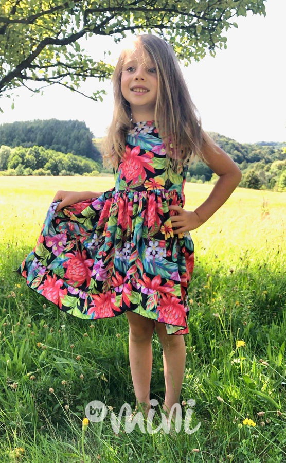 Květované letní dětské šaty tmavé