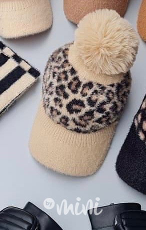 Podzimní kšilt s bambulkou beige