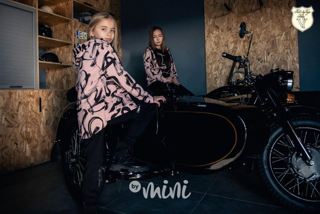 Voga designová mikina paint pink