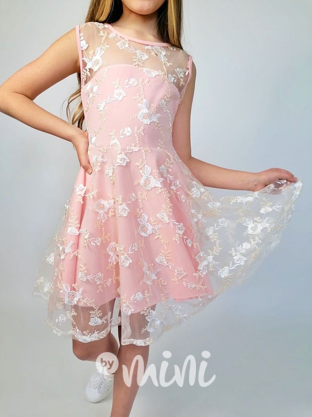 Vyšívané společenské šaty