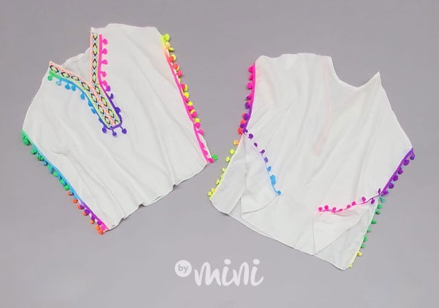 Pareo tunika s mini pomponky white