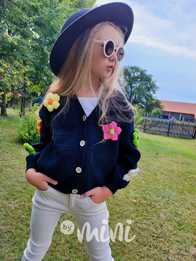 Blossom černý svetřík