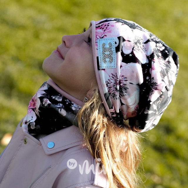 Flower beanie zdobená kamínky + nákrčník