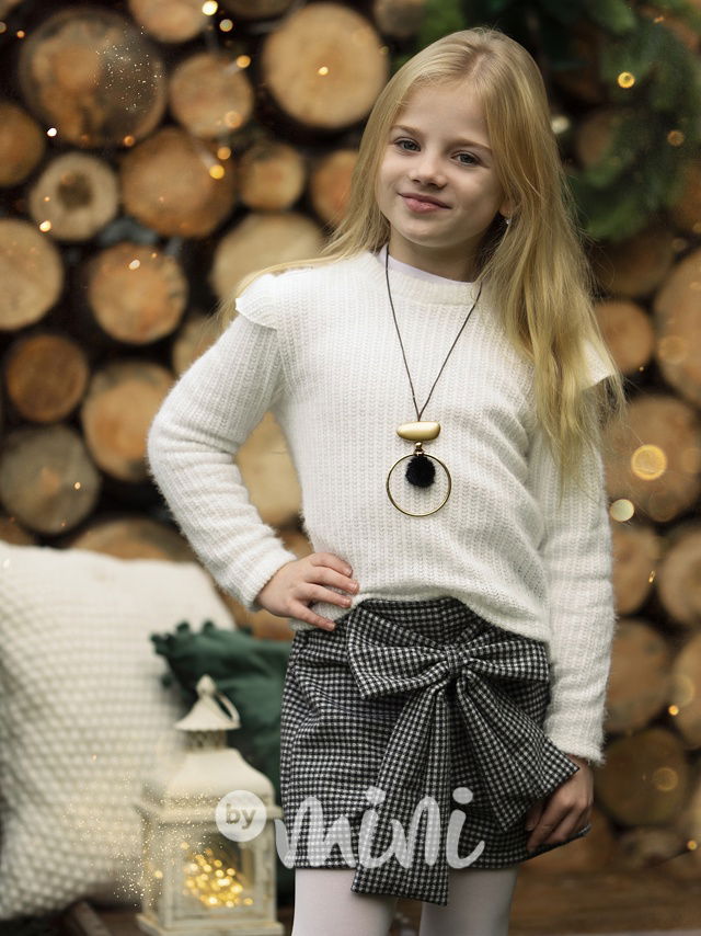 Svetřík s volánkem a řetízkem