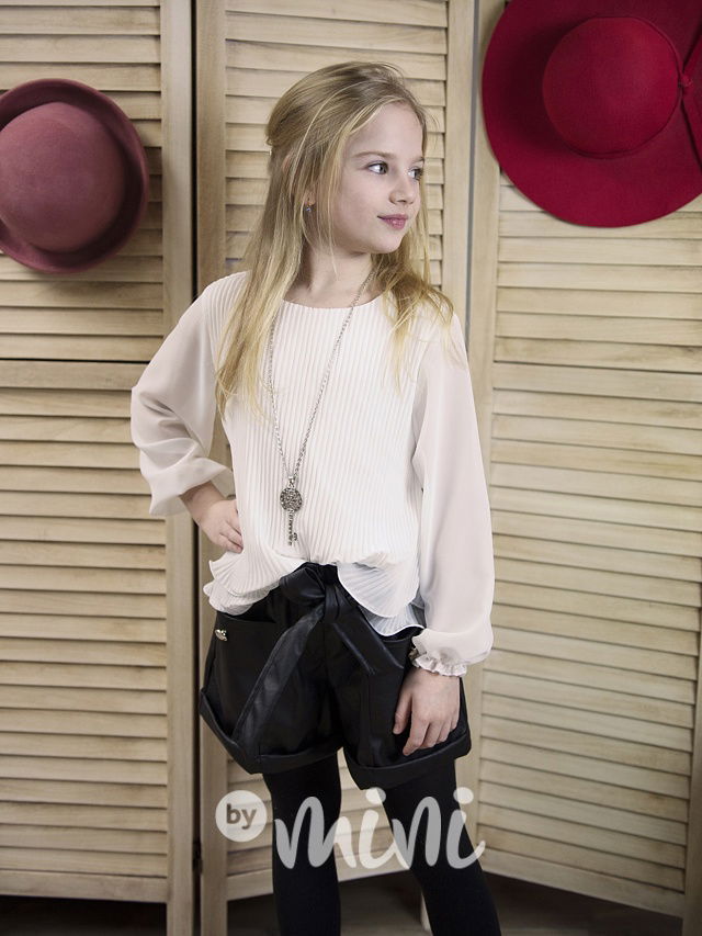 Plisovaná halenka s řetízkem