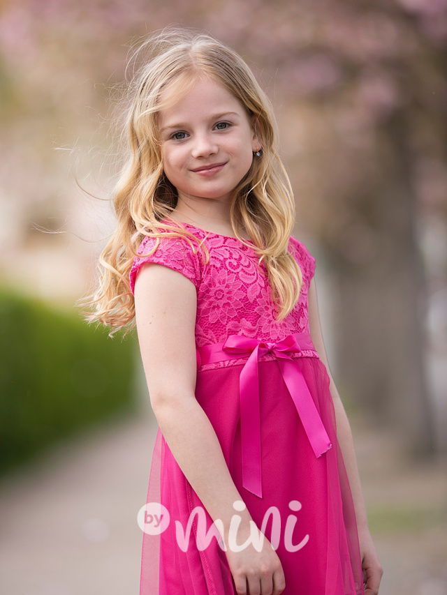 Malinové sváteční šaty