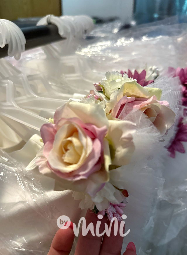 Luxusní bílé šaty pro družičky Roses