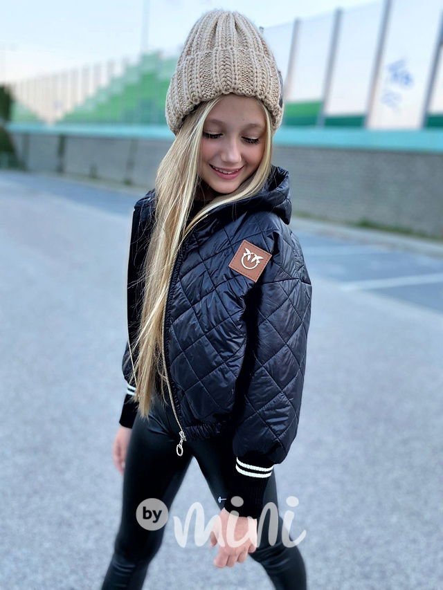 Černá prošívaná bunda s náplety