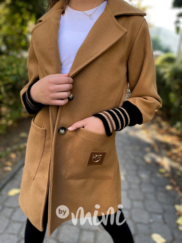 Flaušový kabát s náplety caramel