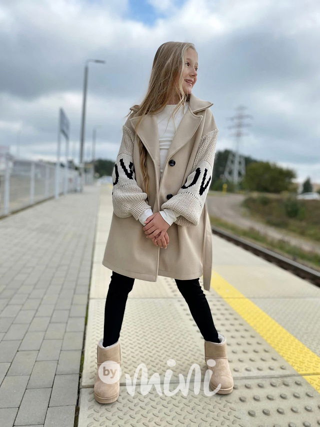 Kabát se svetrovými rukávy mocca