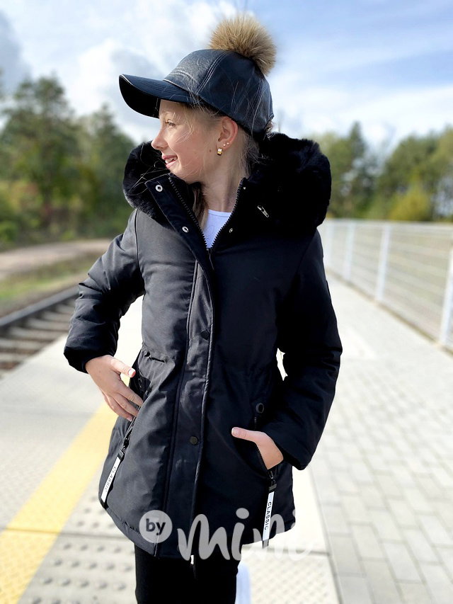 Sporty černá zimní parka