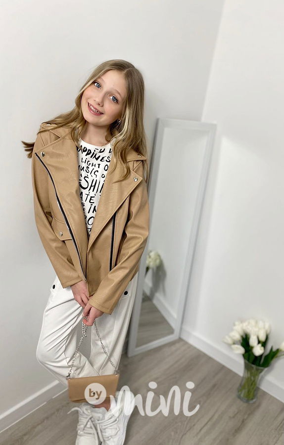 Béžový křívák s kabelkou