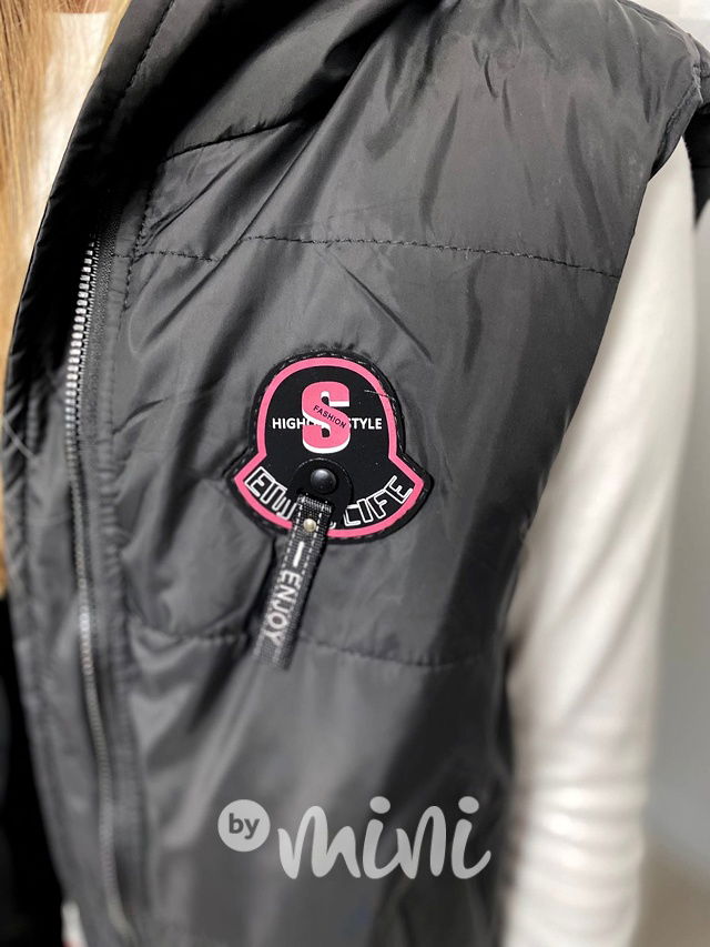 Černá podzimní vesta