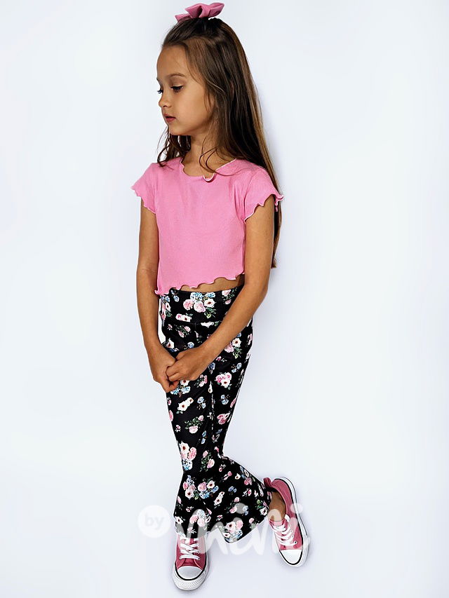 Asymetrický crop top