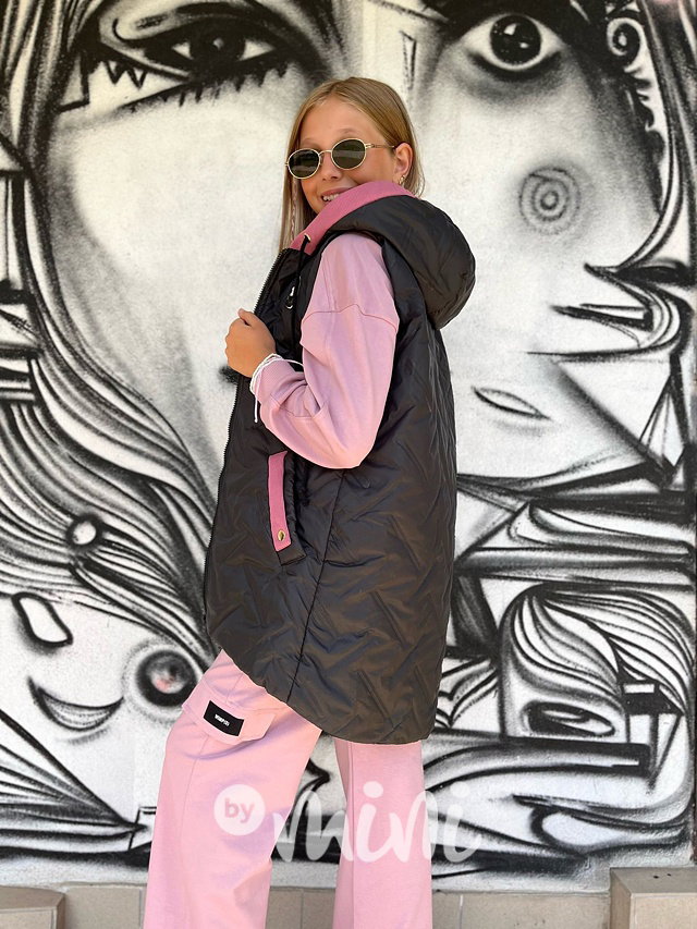 Dlouhá černá vesta