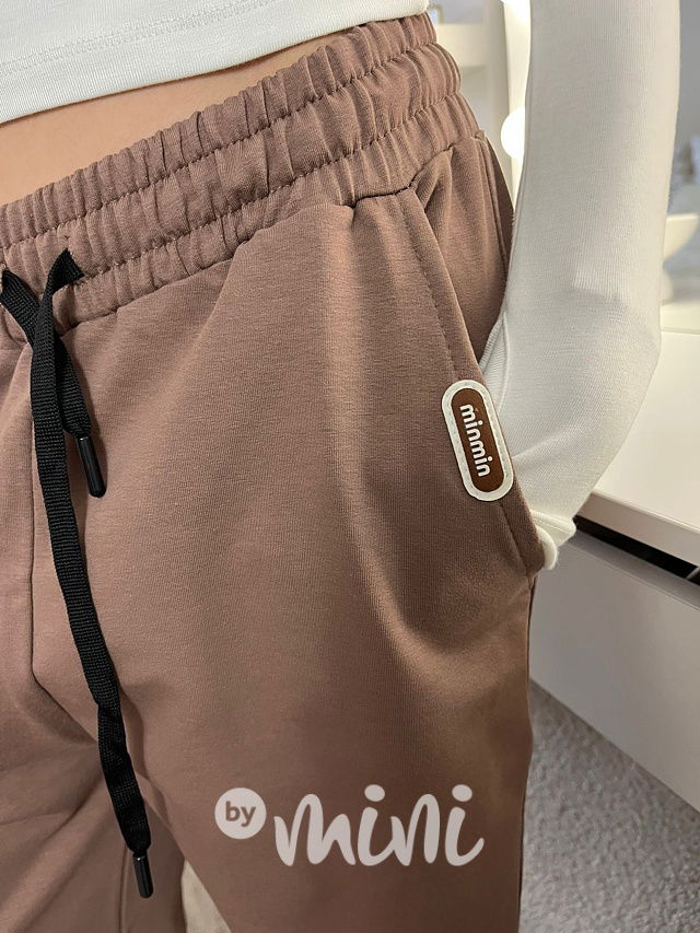 Lounge volné tepláky latté