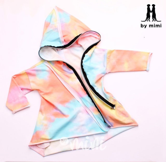 Asymetrická duhová mikina