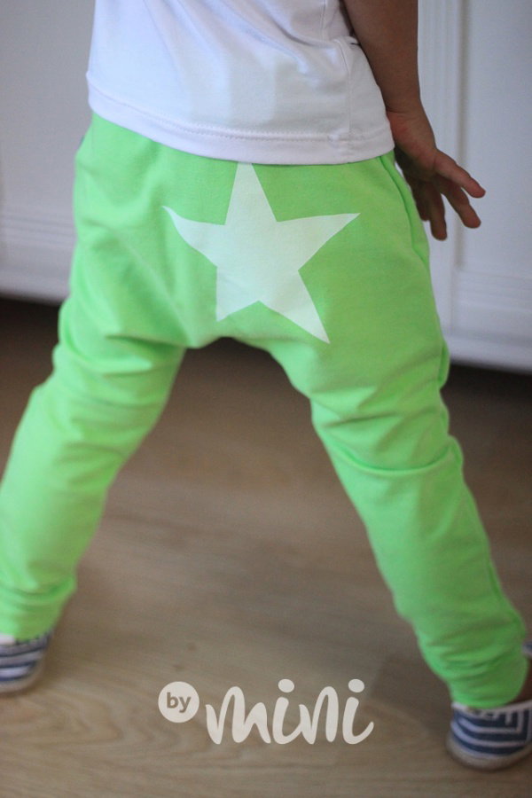 Neon zelené baggy s hvězdou