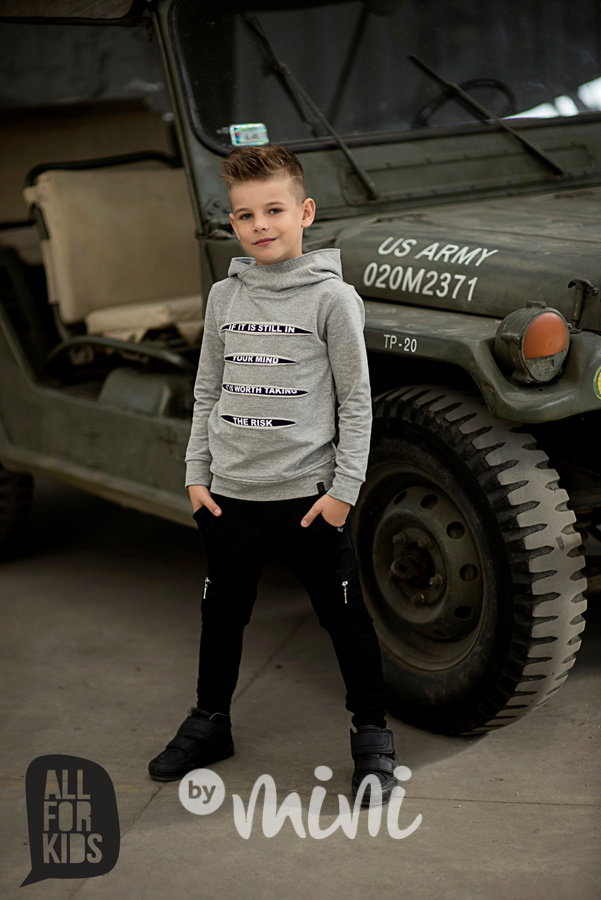 Černé tepláčky kapsa zip