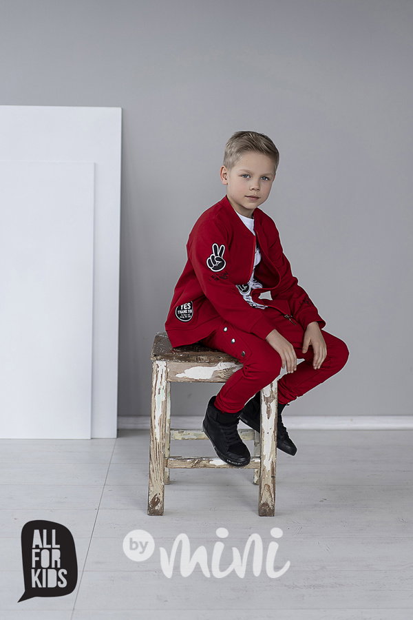 Red pants se cvočky