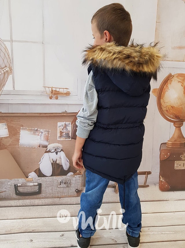 Prošívaná modrá chlapecká vesta s chlupem