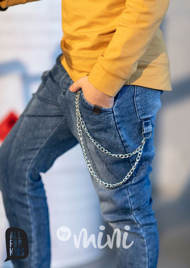 Blue jeans s řetězem