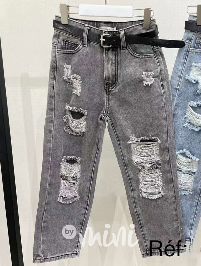 Ripped boyfriend black jeans s páskem