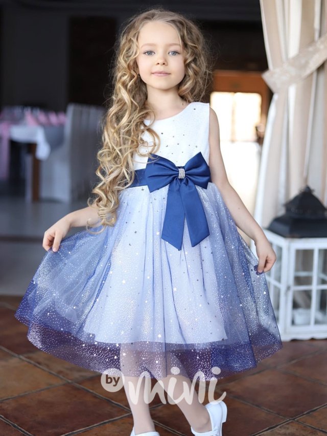 Slavnostní šaty s modrou mašlí