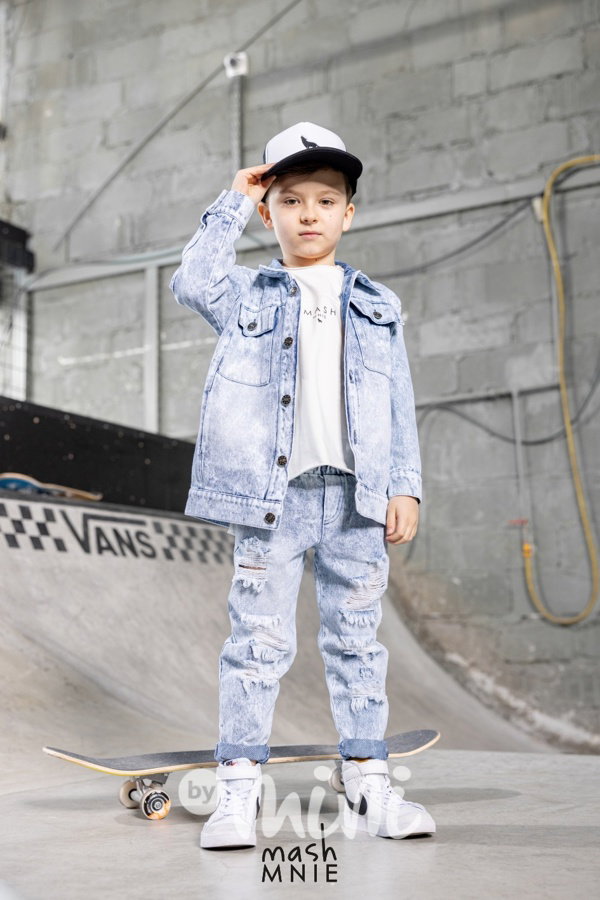 Acid wash ripped blue jeans *MashMnie*
