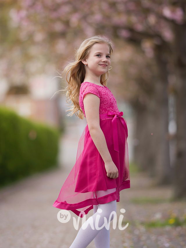 Malinové sváteční šaty