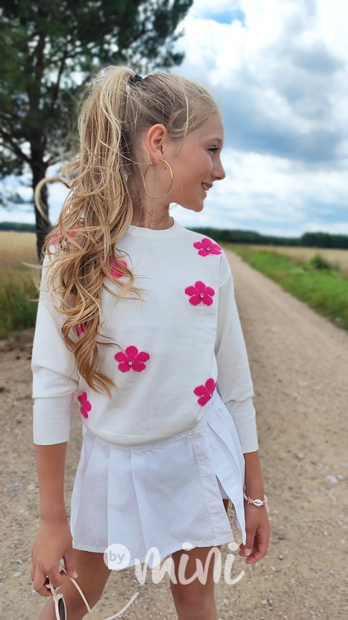 Bílý svetřík flowers