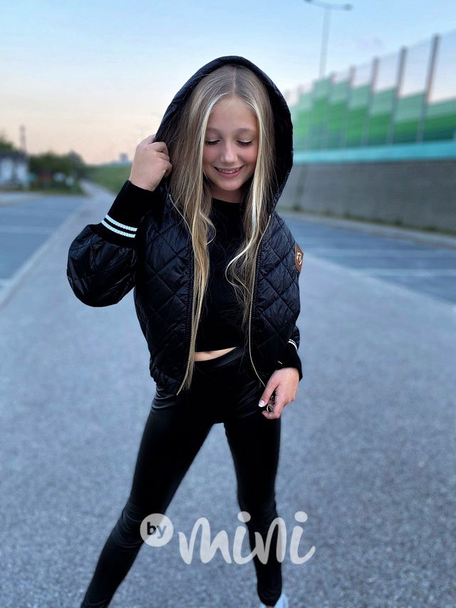 Černá prošívaná bunda s náplety