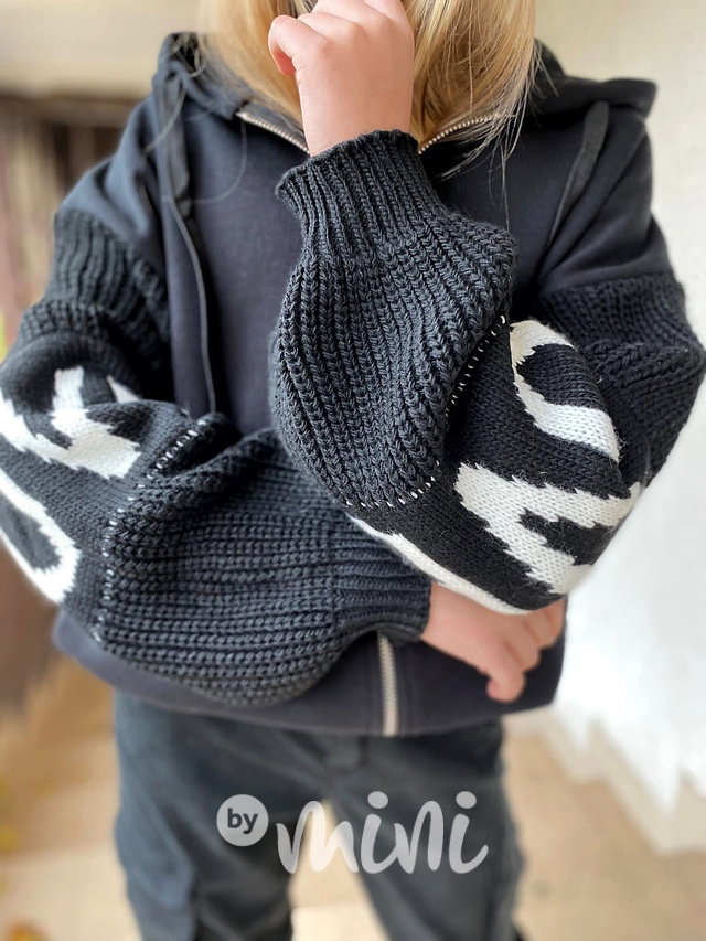LOVE teplá mikina se svetrovými rukávy černá