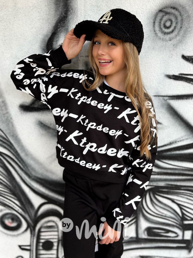 Černá mikina letters
