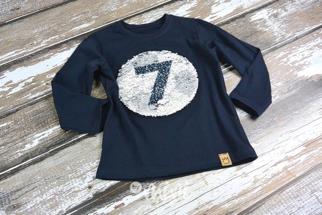 Dark blue triko s měnícími flitry