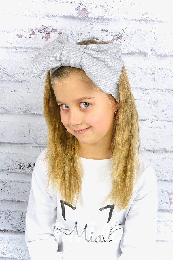 Šedá čelenka s mašlí