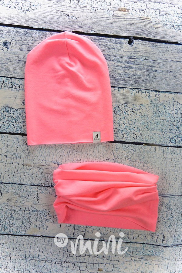 Spadlá houmles čepka s nákrčníkem neon pink